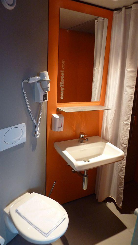 Easyhotel Zuerich City Centre Екстер'єр фото