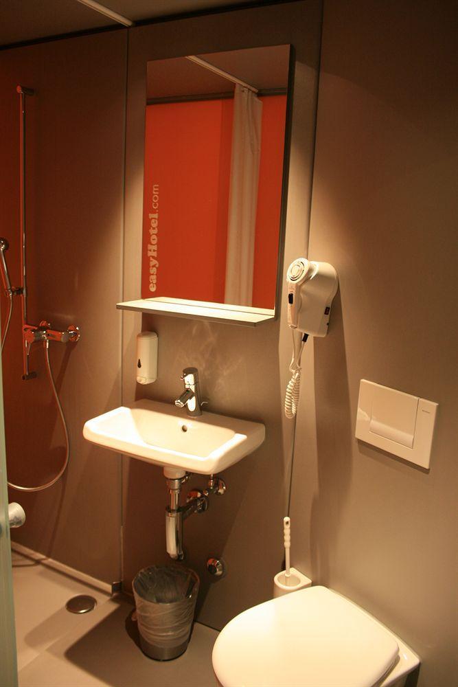Easyhotel Zuerich City Centre Екстер'єр фото