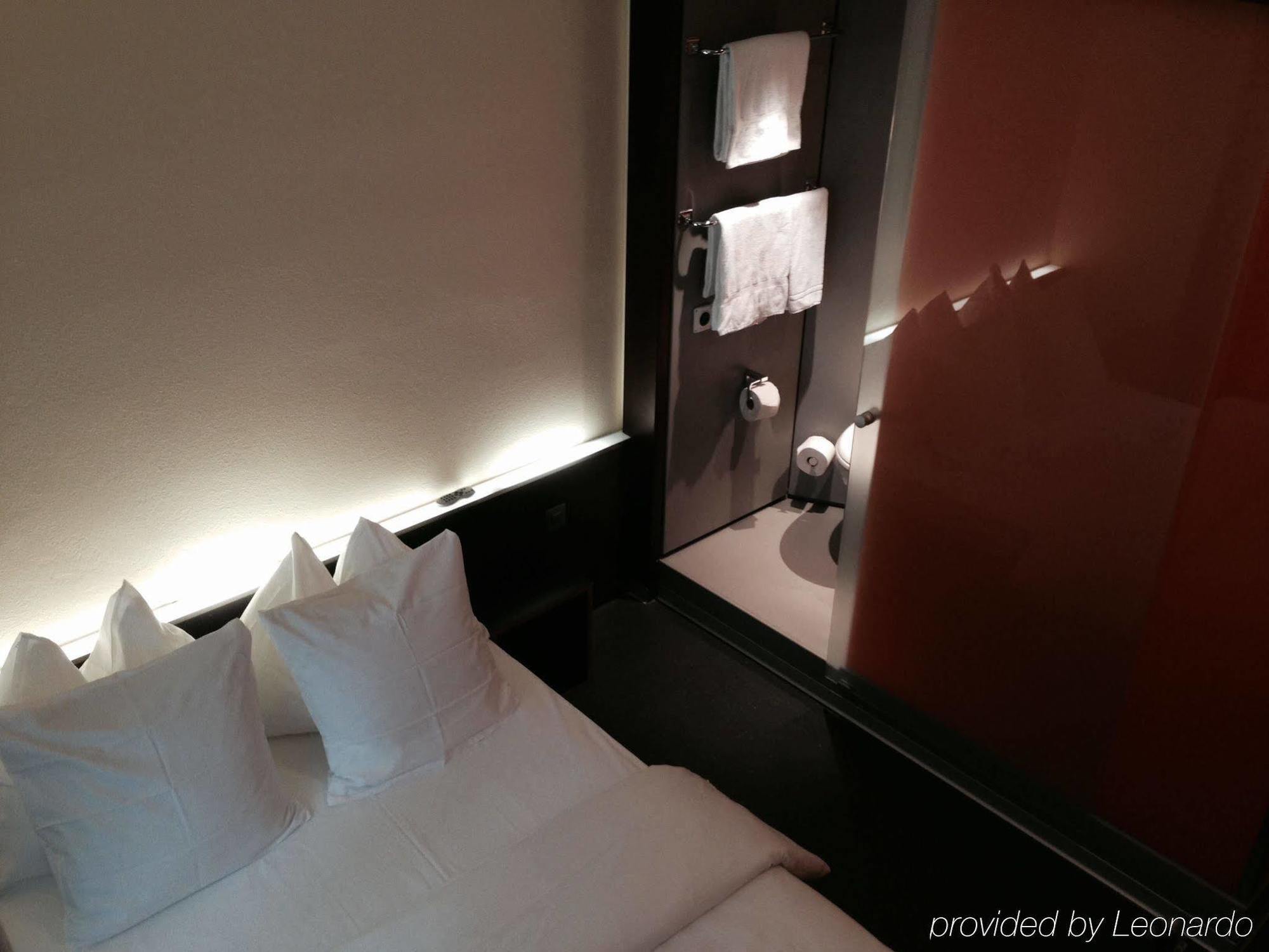 Easyhotel Zuerich City Centre Екстер'єр фото