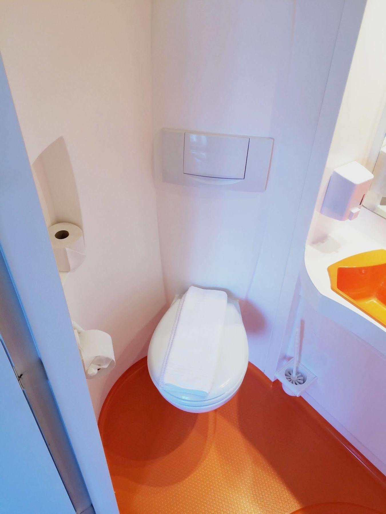 Easyhotel Zuerich City Centre Екстер'єр фото