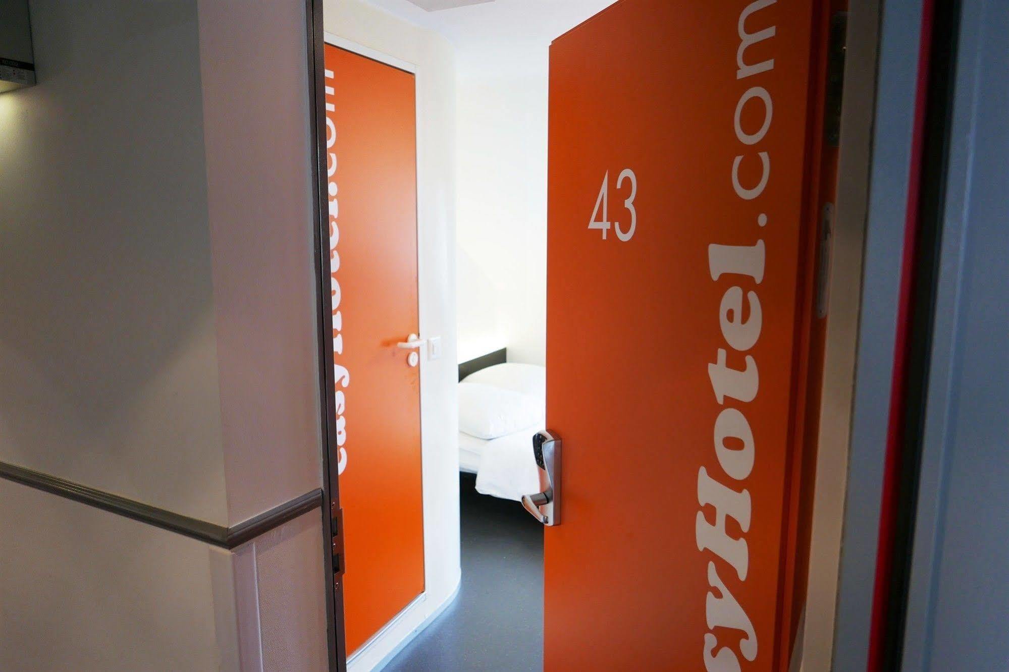 Easyhotel Zuerich City Centre Екстер'єр фото